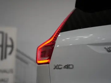 VOLVO XC40 R Design Expression Recharge Plug-In Hybrid