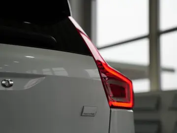 VOLVO XC40 R Design Expression Recharge Plug-In Hybrid