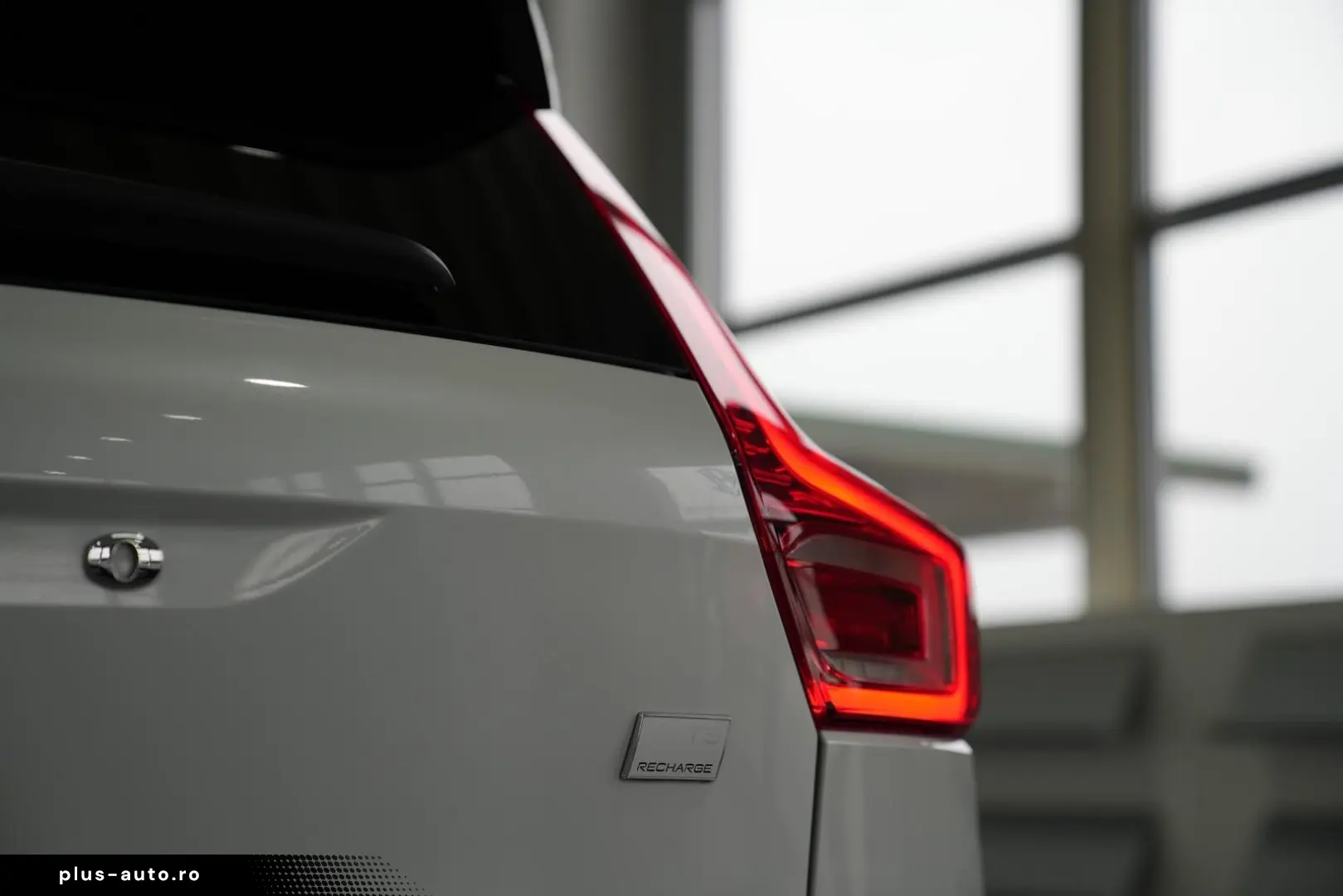 VOLVO XC40 R Design Expression Recharge Plug-In Hybrid