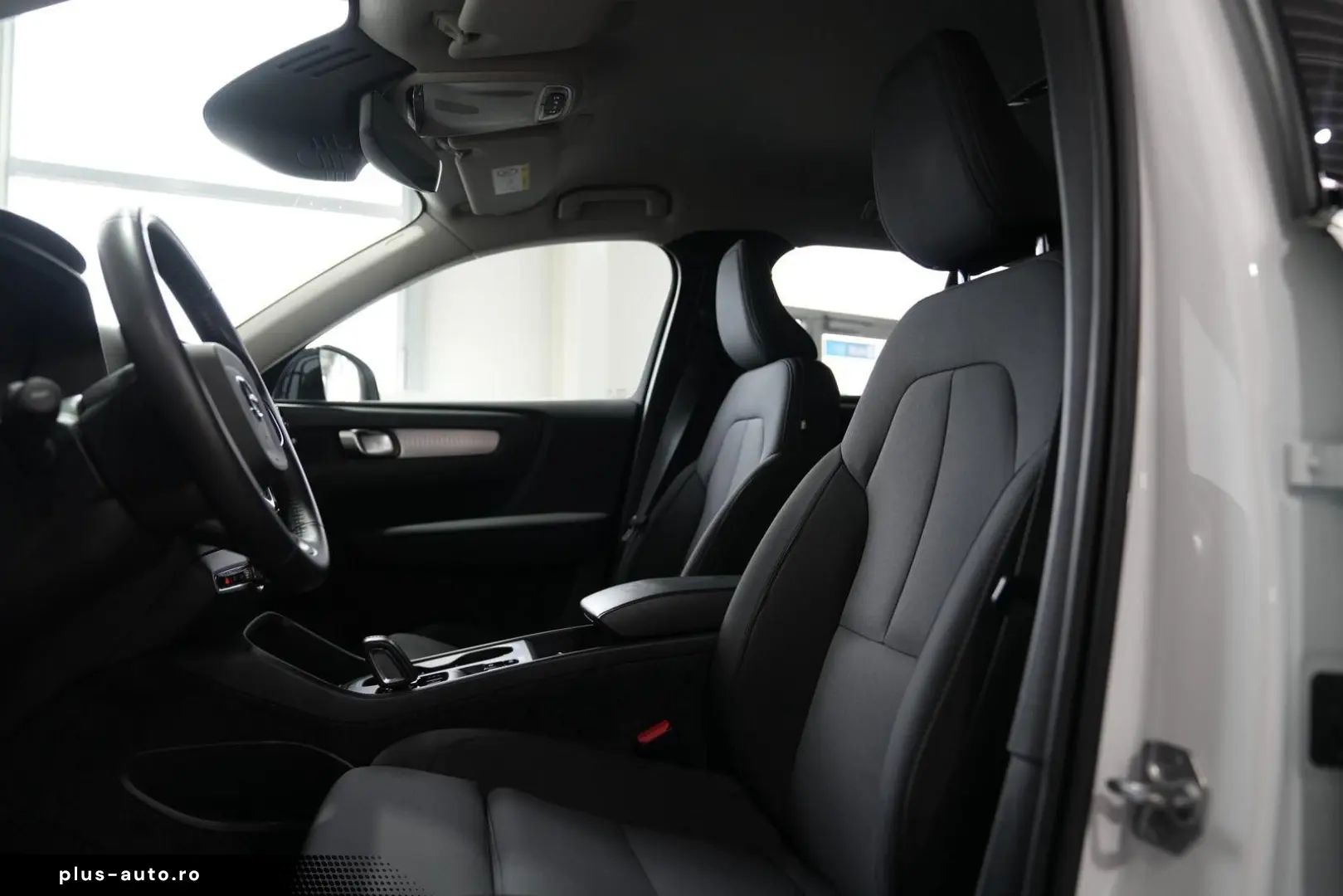 VOLVO XC40 R Design Expression Recharge Plug-In Hybrid