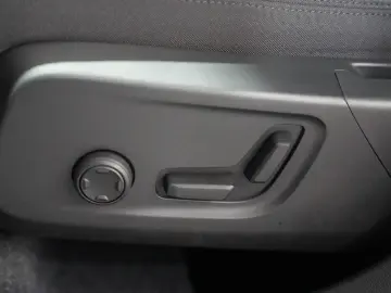 VOLVO XC40 R Design Expression Recharge Plug-In Hybrid