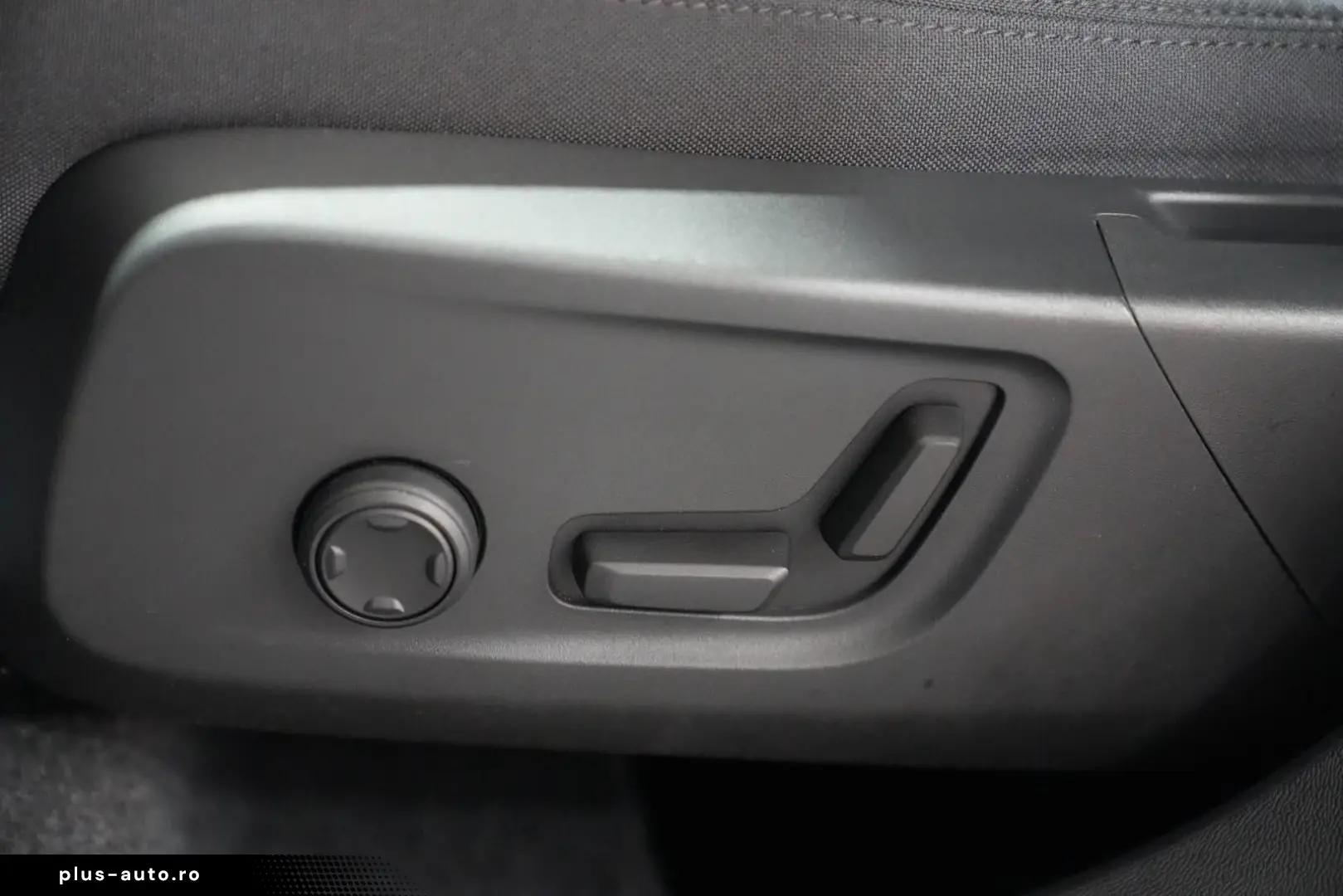 VOLVO XC40 R Design Expression Recharge Plug-In Hybrid