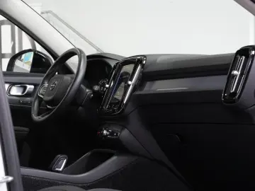 VOLVO XC40 R Design Expression Recharge Plug-In Hybrid