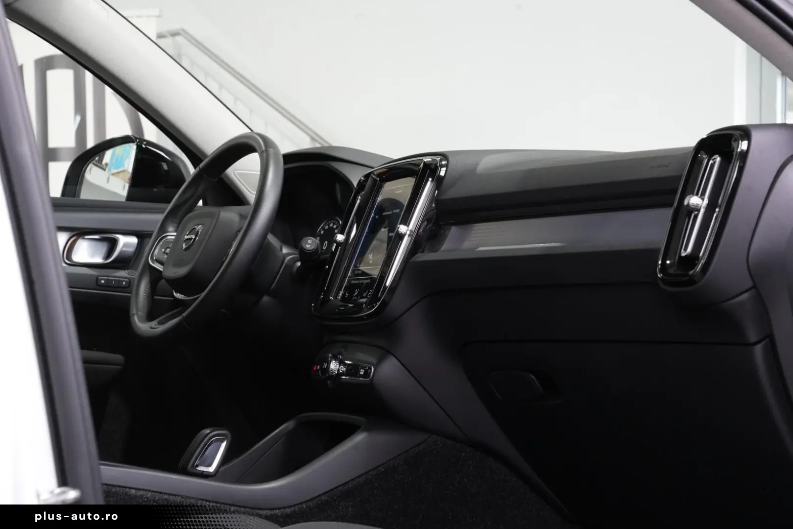 VOLVO XC40 R Design Expression Recharge Plug-In Hybrid