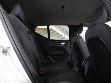 VOLVO XC40 R Design Expression Recharge Plug-In Hybrid