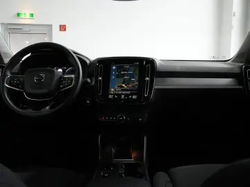 VOLVO XC40 R Design Expression Recharge Plug-In Hybrid