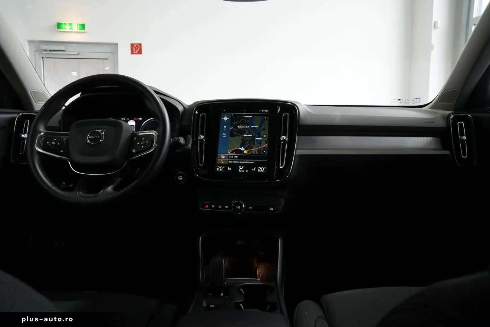 VOLVO XC40 R Design Expression Recharge Plug-In Hybrid