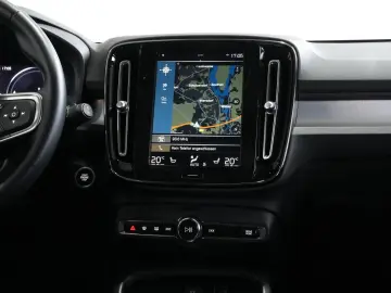 VOLVO XC40 R Design Expression Recharge Plug-In Hybrid