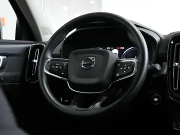 VOLVO XC40 R Design Expression Recharge Plug-In Hybrid