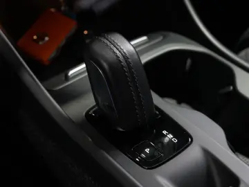 VOLVO XC40 R Design Expression Recharge Plug-In Hybrid