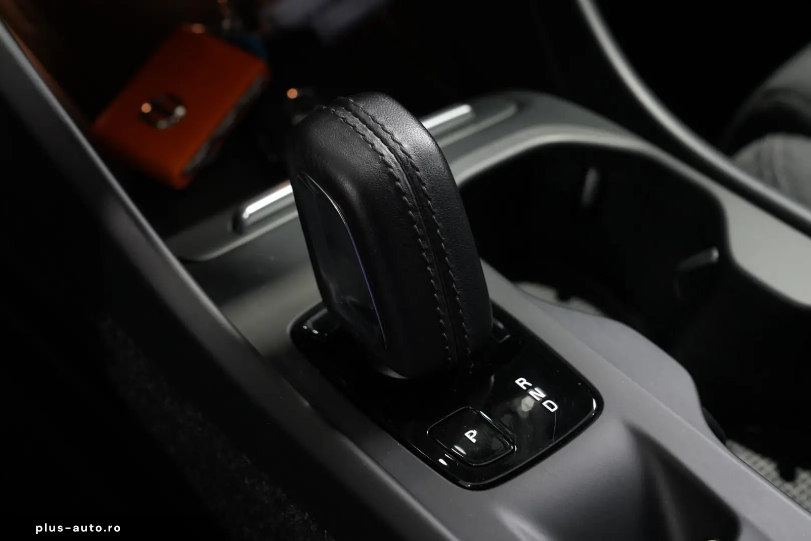 VOLVO XC40 R Design Expression Recharge Plug-In Hybrid