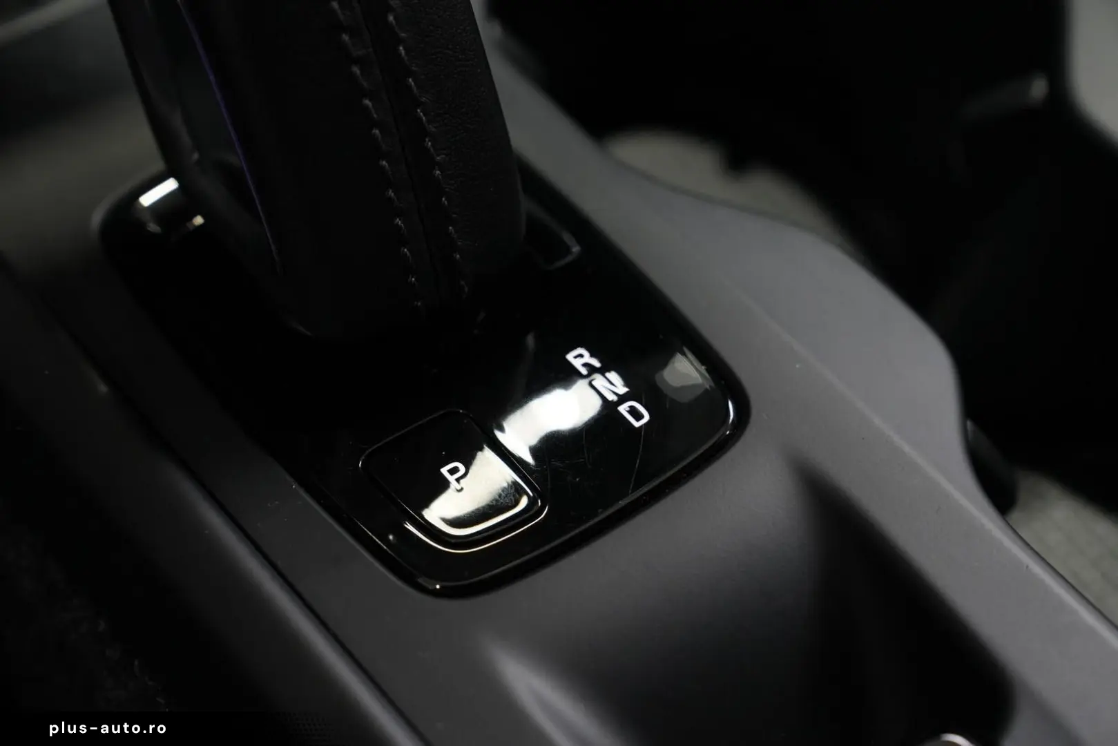 VOLVO XC40 R Design Expression Recharge Plug-In Hybrid