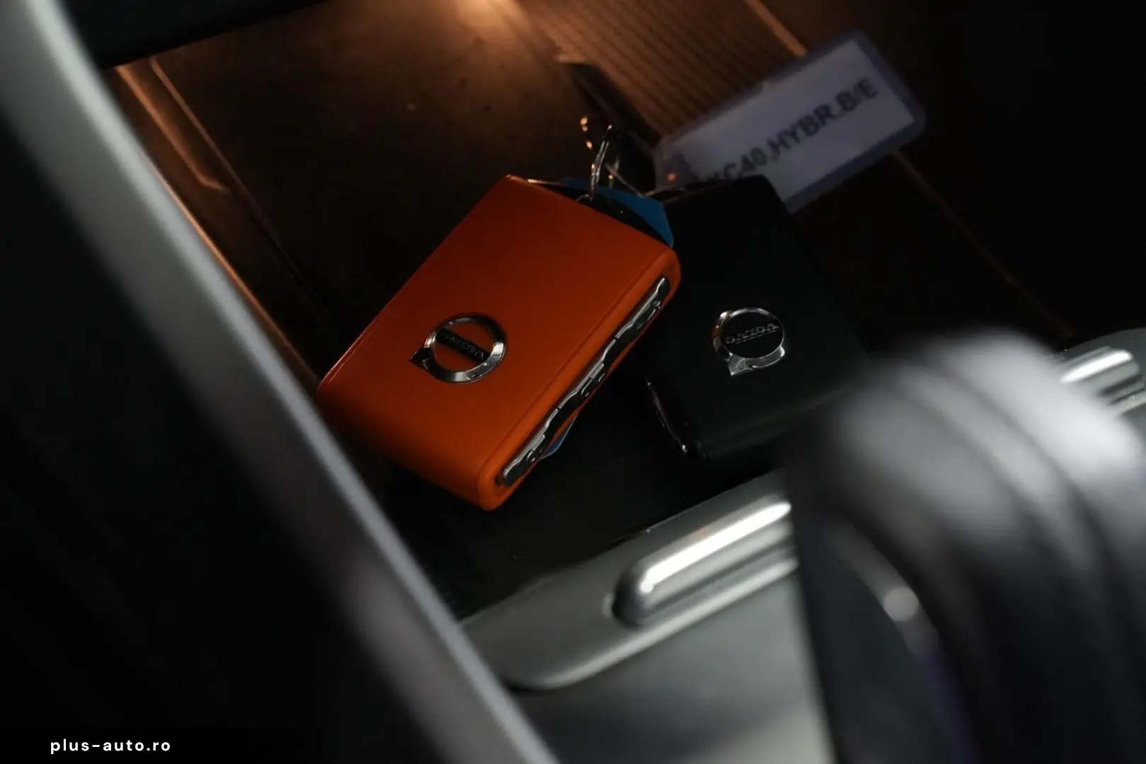 VOLVO XC40 R Design Expression Recharge Plug-In Hybrid