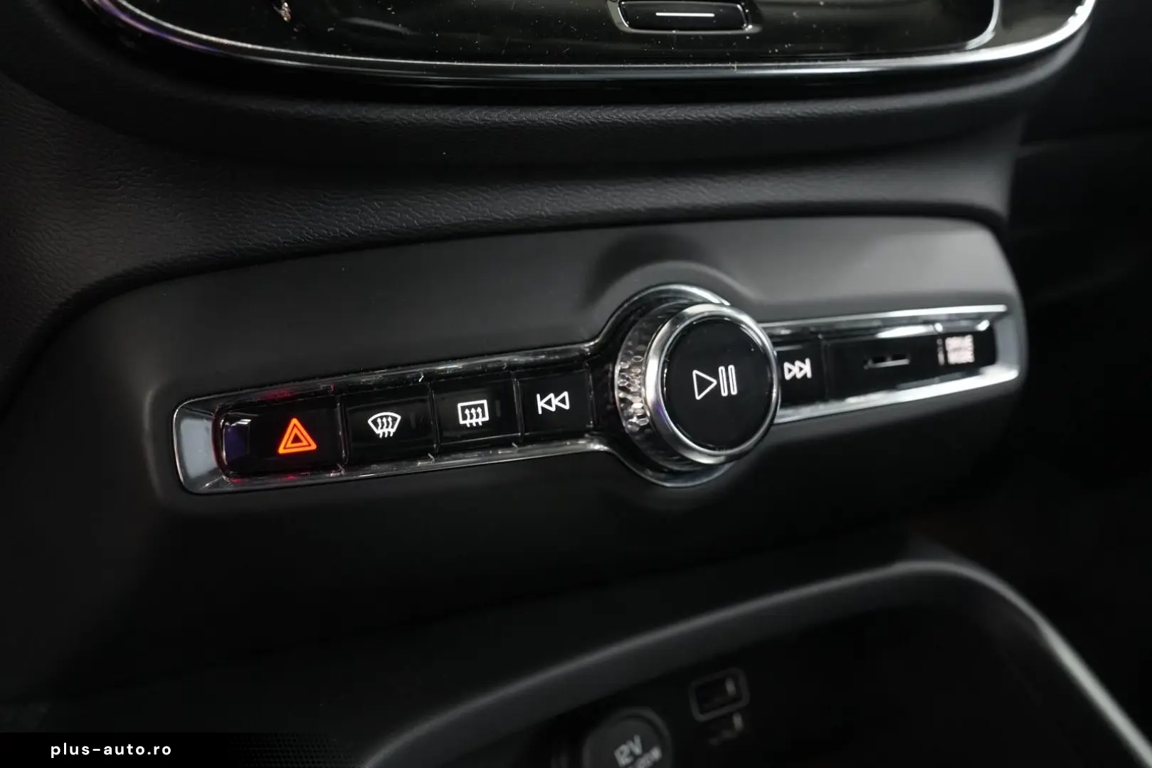 VOLVO XC40 R Design Expression Recharge Plug-In Hybrid