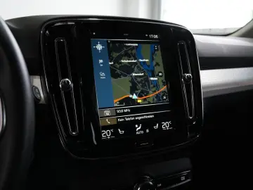 VOLVO XC40 R Design Expression Recharge Plug-In Hybrid