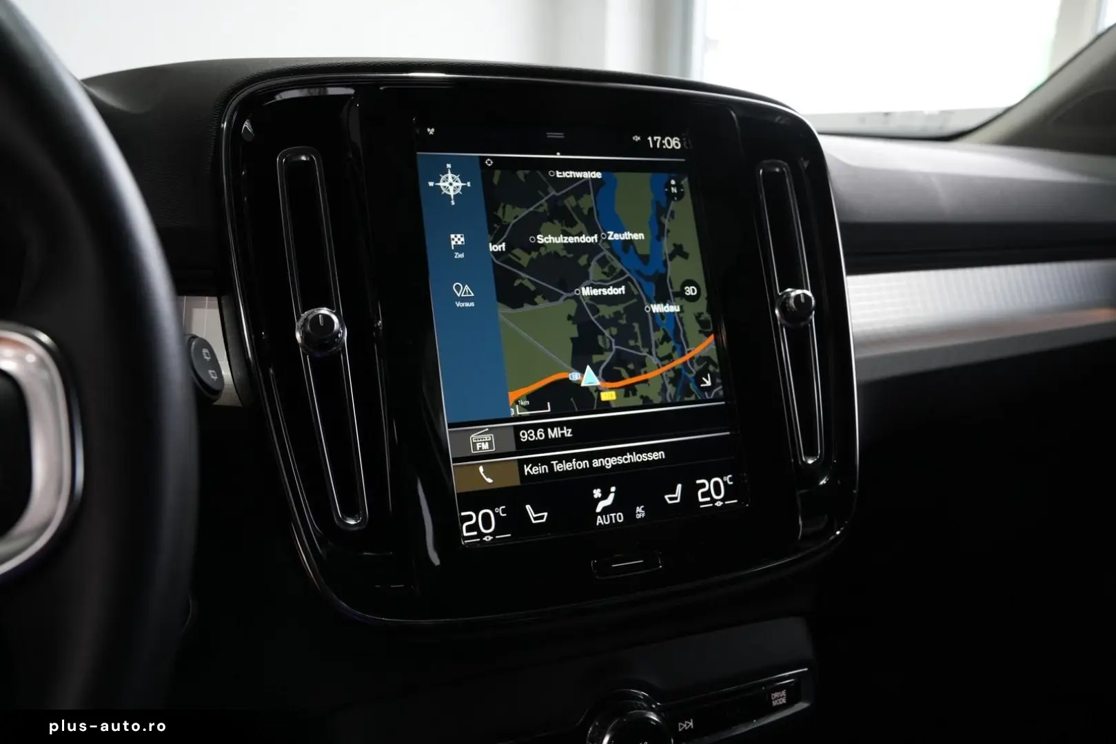 VOLVO XC40 R Design Expression Recharge Plug-In Hybrid