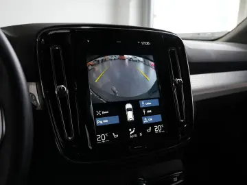 VOLVO XC40 R Design Expression Recharge Plug-In Hybrid