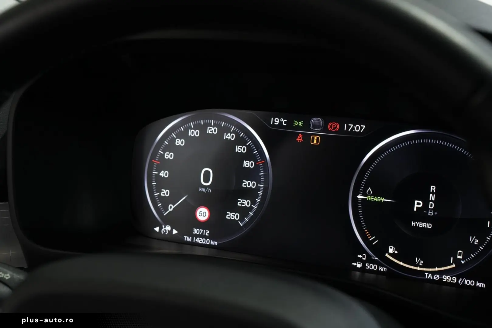 VOLVO XC40 R Design Expression Recharge Plug-In Hybrid