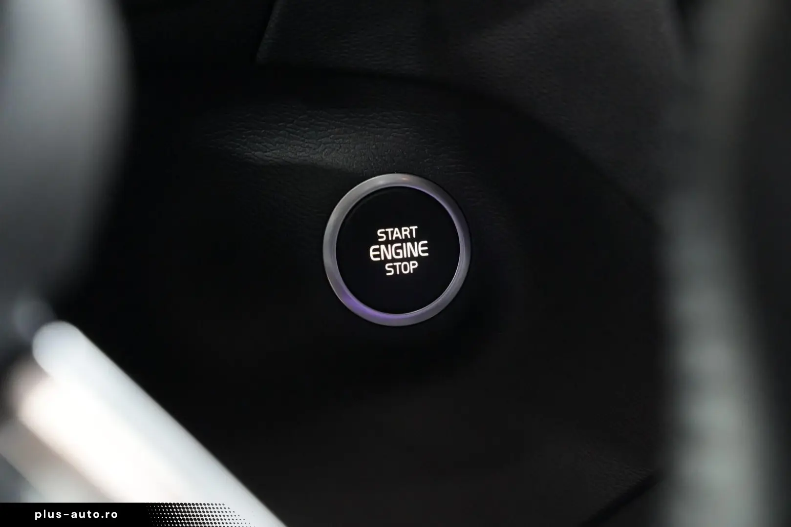 VOLVO XC40 R Design Expression Recharge Plug-In Hybrid