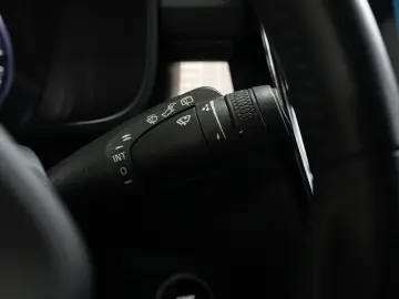 VOLVO XC40 R Design Expression Recharge Plug-In Hybrid