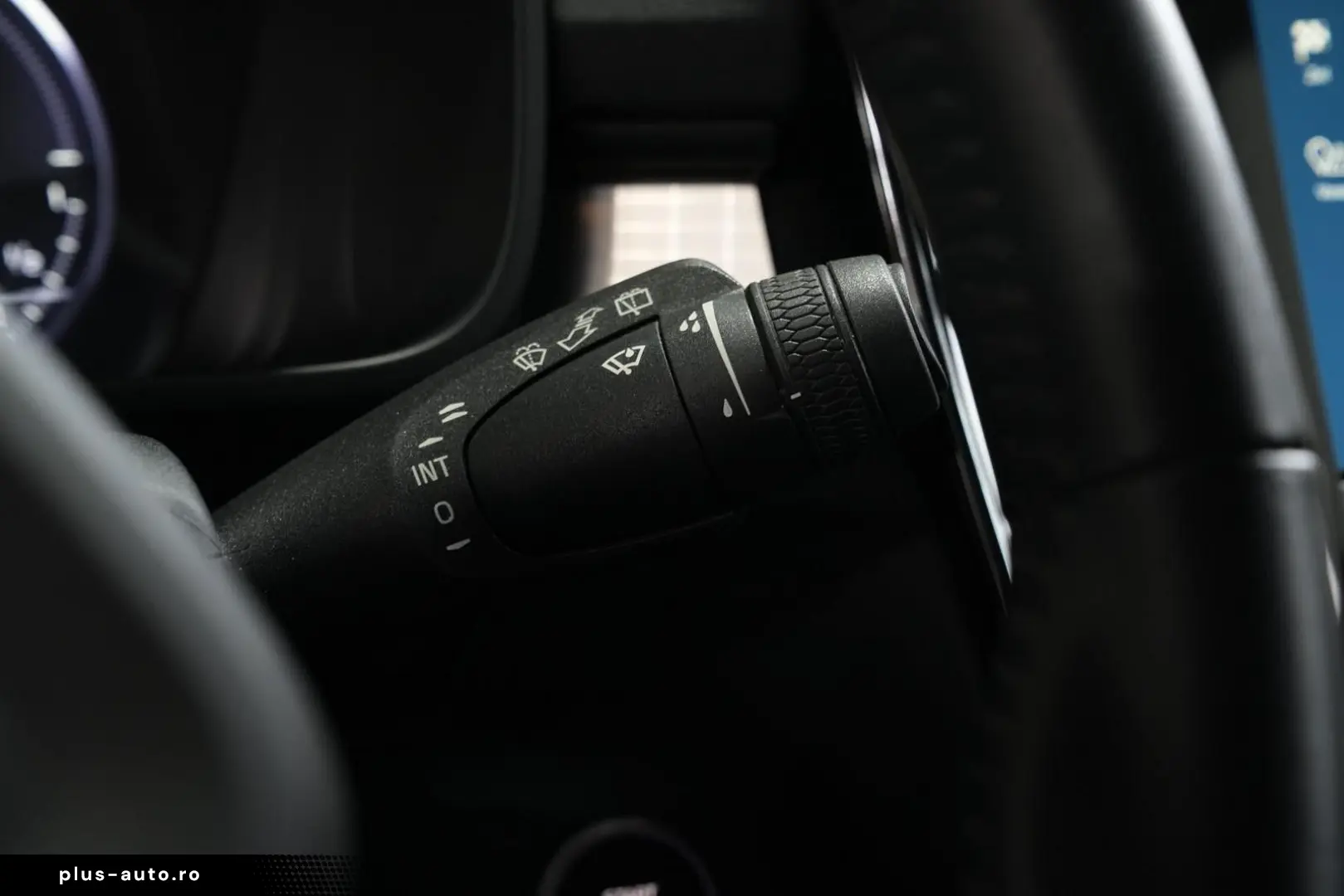 VOLVO XC40 R Design Expression Recharge Plug-In Hybrid