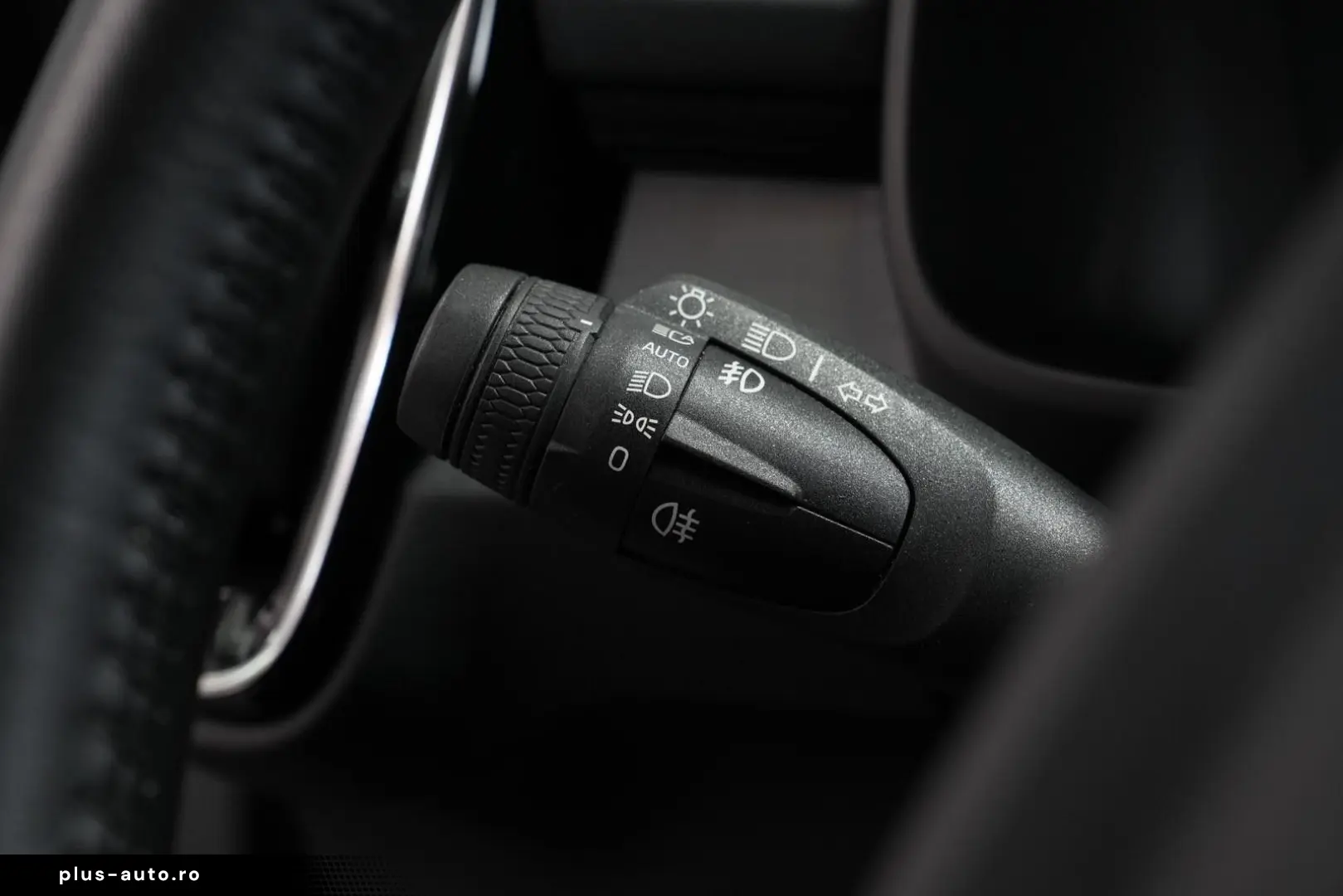 VOLVO XC40 R Design Expression Recharge Plug-In Hybrid