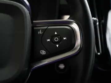 VOLVO XC40 R Design Expression Recharge Plug-In Hybrid