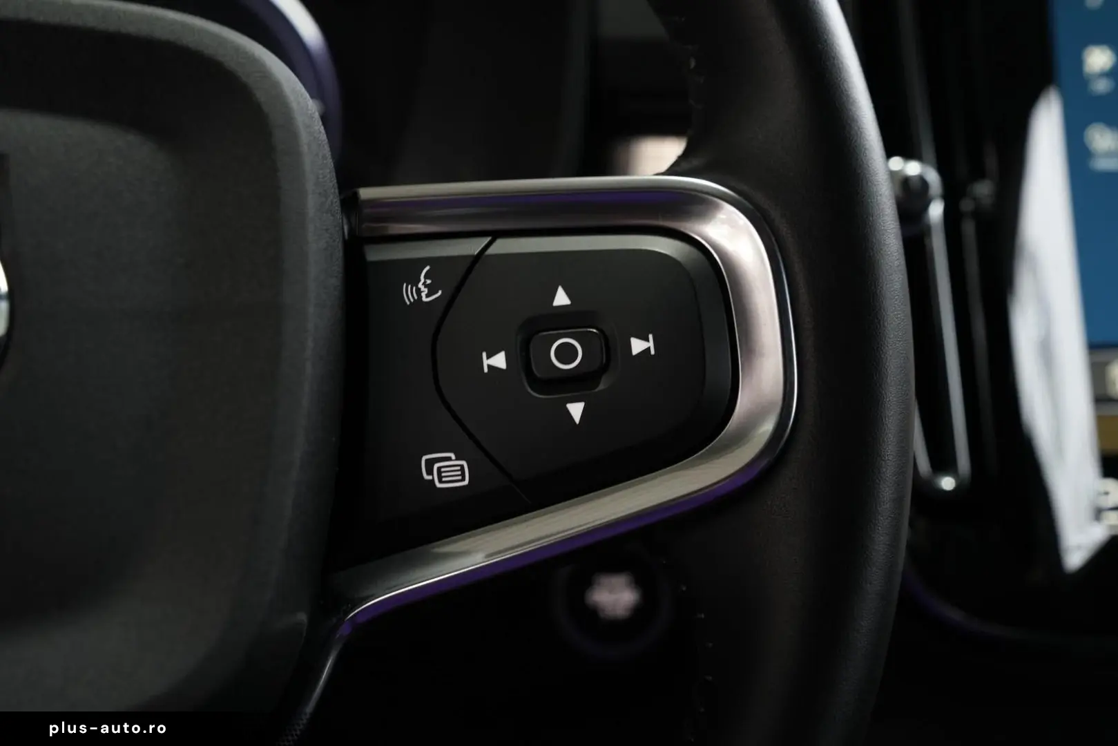 VOLVO XC40 R Design Expression Recharge Plug-In Hybrid