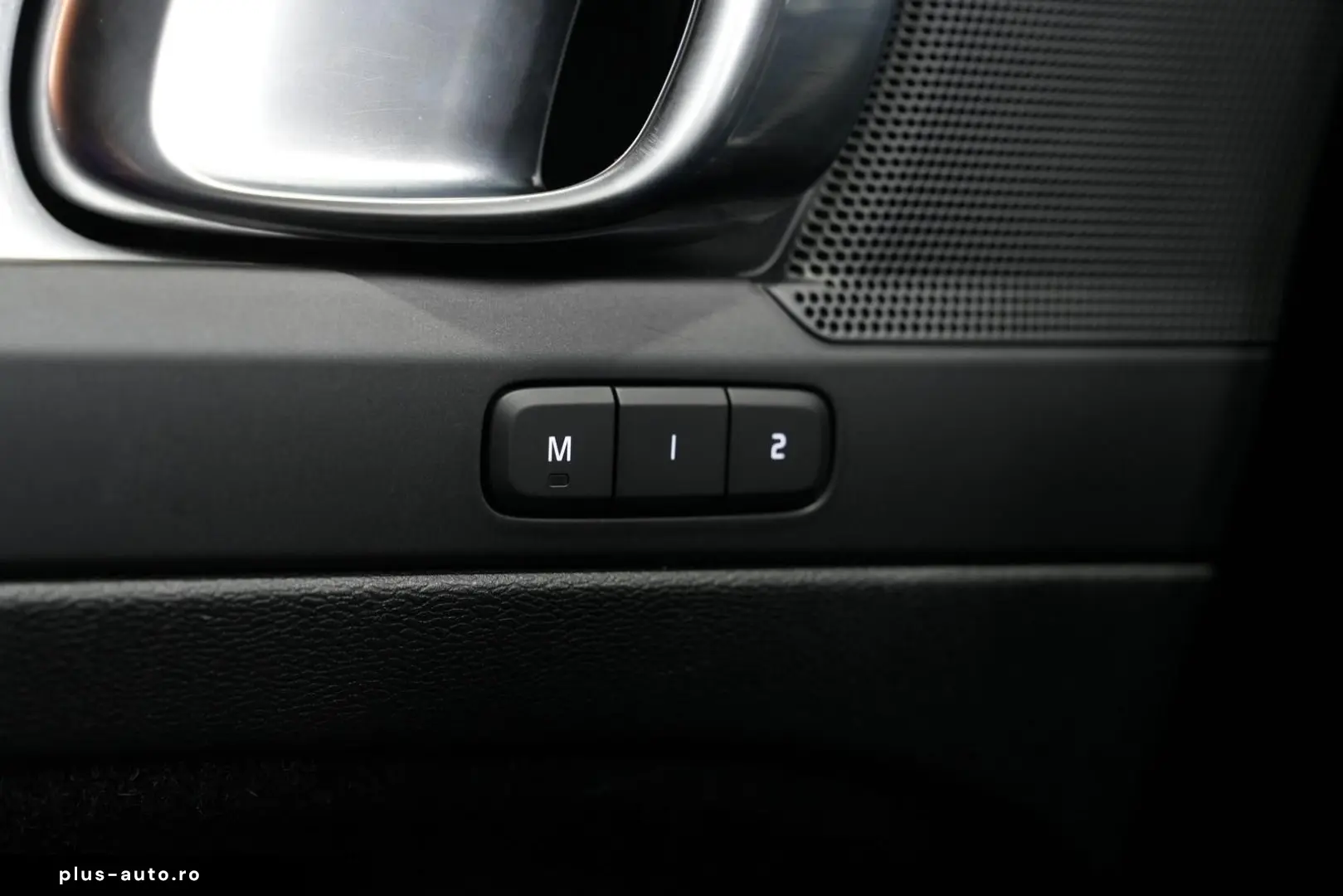 VOLVO XC40 R Design Expression Recharge Plug-In Hybrid