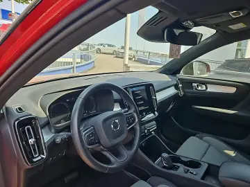 VOLVO XC40 T5 R-Design