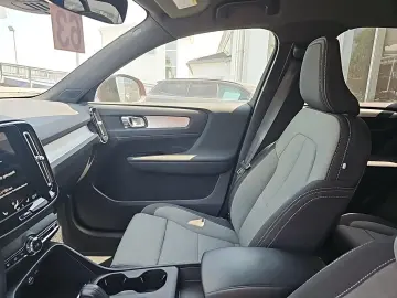 VOLVO XC40 T5 R-Design