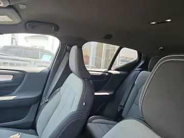 VOLVO XC40 T5 R-Design