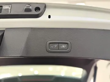 VOLVO XC40 Recharge Plug-In Hybrid