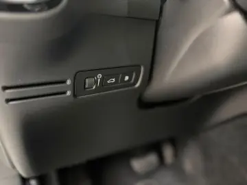 VOLVO XC40 Recharge Plug-In Hybrid