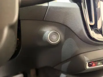 VOLVO XC40 Recharge Plug-In Hybrid