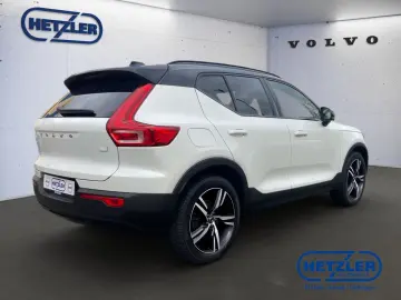 VOLVO XC40 R Design Expression Recharge Plug-In Hybrid