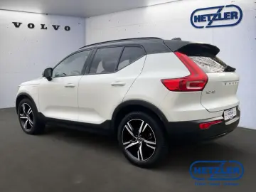 VOLVO XC40 R Design Expression Recharge Plug-In Hybrid