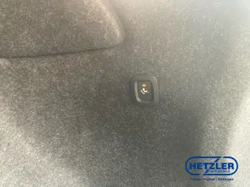 VOLVO XC40 R Design Expression Recharge Plug-In Hybrid