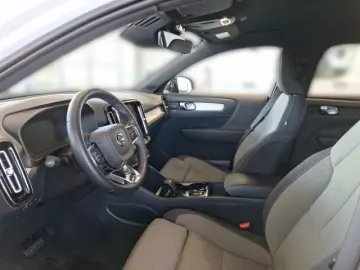 VOLVO XC40 T4 Recharge Plus Dark Plug-In Hybrid