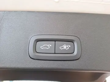 VOLVO XC40 T4 Recharge Plus Dark Plug-In Hybrid