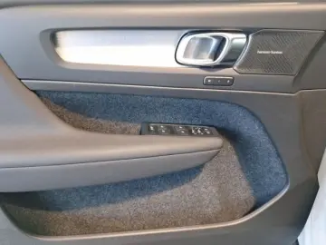 VOLVO XC40 T4 Recharge Plus Dark Plug-In Hybrid