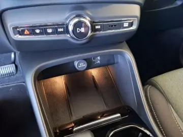 VOLVO XC40 T4 Recharge Plus Dark Plug-In Hybrid