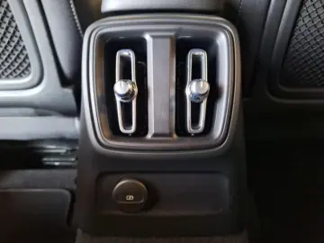 VOLVO XC40 T4 Recharge Plus Dark Plug-In Hybrid