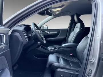 VOLVO XC40 T4