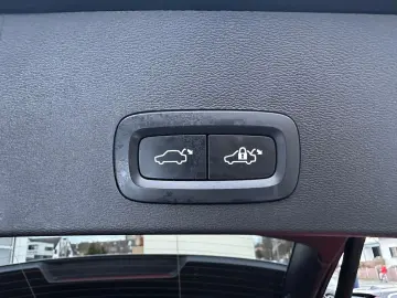 VOLVO XC 40 T5 Plug in Plus Dark