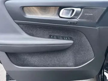 VOLVO XC 40 T5 Plug in Plus Dark