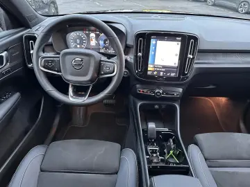 VOLVO XC 40 T5 Plug in Plus Dark