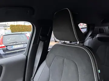 VOLVO XC 40 T5 Plug in Plus Dark