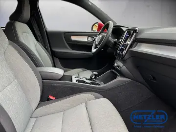 VOLVO XC40 Core Recharge Plug-In Hybrid 2WD