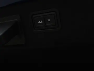 Audi A8 50 TDI quat. S line Ultrablau! OLED SoftClose